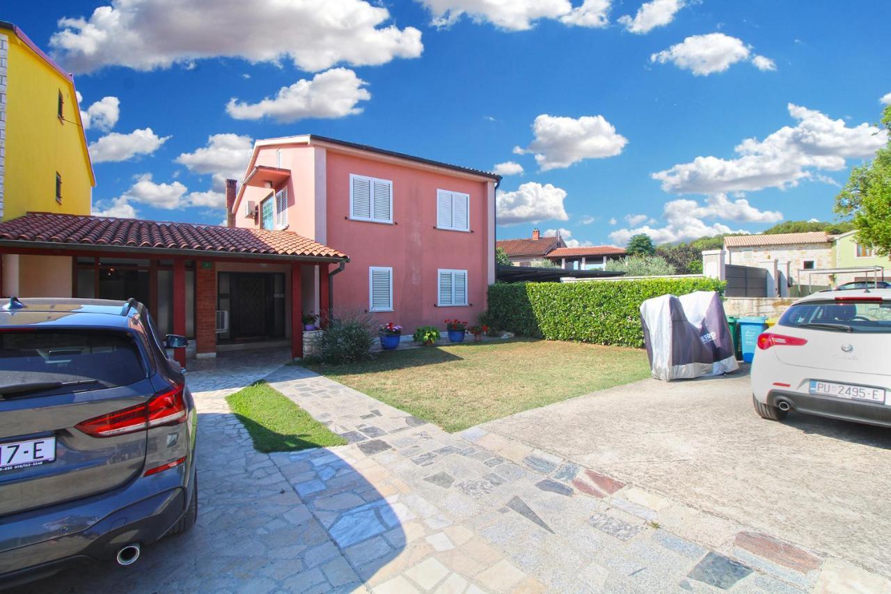 2281 * Pula
